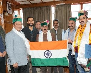 Shimla: Mountaineer Amit Negi met Chief Minister Sukhu