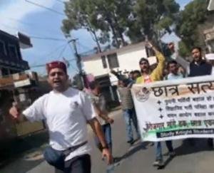 Unemployed couples travel from Hamirpur to Shimla by youth  111