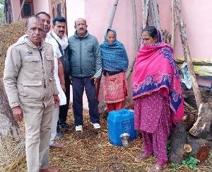 Police caught the woman with forty thousand milliliters of country liquor