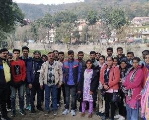 महाराष्ट्र के 32 छात्रों ने किया नौणी विश्वविद्यालय के पुष्प विभाग का दौरा