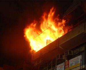 Shimla: Fire broke out in a building in Sanjauli, the fire team brought the incident under control.