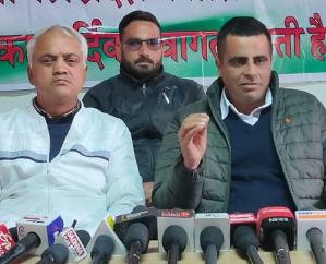 Dharamshala: Central government is killing democracy: Puneet Malli
