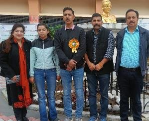 Hamirpur: Shivani set an example of honesty by returning gold chain