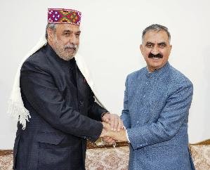 Shimla: Anand Sharma met the Chief Minister at Oak Over