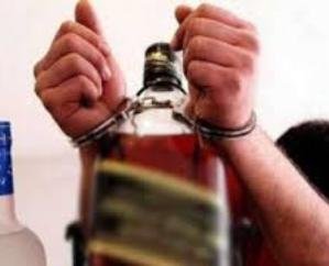 Jaswan: Sansarpur Terrace police caught 24 bottles of country liquor from a passerby