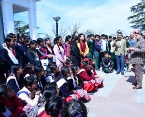 Shimla: The children of Guga Ghat School met the Speaker Kuldeep Pathania.