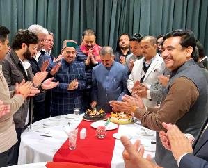  Shimla: The newly elected MLAs honored the Chief Minister