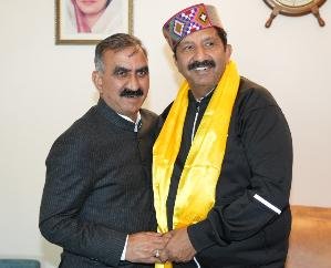 Shimla: The Chief Minister came to know about the well-being of Mukesh Agnihotri.