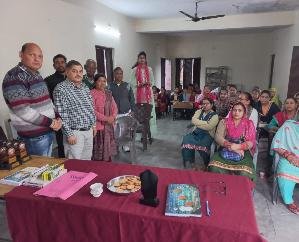 Dadasiba: Honored by giving mementoes to well performing children