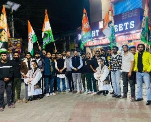 Kangra: Youth Congress takes out torch procession in support of Rahul Gandhi