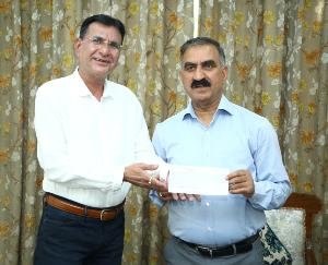 Sanjeev Suri contributed to the Chief Minister's Sukh-Ashray Fund