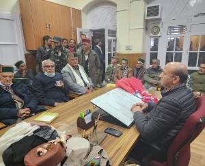 Shimla: People of the village reached to meet CM Sukhu's OSD Ritesh Kapret, became emotional