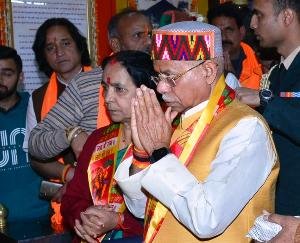  Shimla: The Governor offered prayers at the famous Jakhu temple
