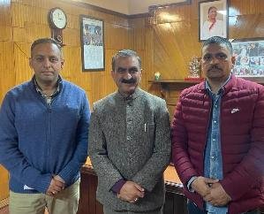  Shimla: AAP candidate Sudhir from Engine Ghar and Azad candidate from Kangnadhar Neelam join Congress