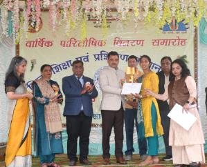  Sanjay Awasthi honored the students who excelled in DIET Solan