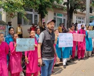 Dharamshala: JBT trainees take out fury rally from police ground to court