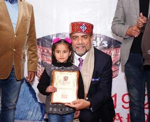  सोलन में हिम अवार्ड 2019  का आयोजन, अवार्ड से नवाजे कई कलाकार