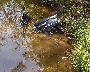 Dehra: Scooty fell in the drain in Khairian's Sapdu, two injured