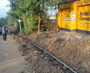 Dadasiba: Water pipe broken due to road side digging in Ara Chowk