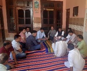 Indora: MLA Malendra Rajan gave 4 lakh consolation amount to the family of the late policeman 111