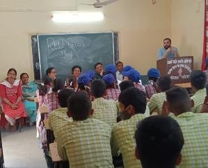 Kunihar: Red Cross Day was celebrated in the students of Senior Secondary School, Kunihar