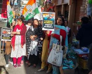 Shimla: Mahila Congress took out a march in support of the agitating Women's Wrestling Association