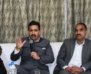  Vikramaditya reviewed the works of National Highway and Solan circle in Solan
