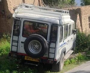 ज्वालामुखी: टिहरी में अंसतुलित हुई स्कूल टैक्सी, बाल-बाल बचे बच्चे