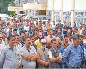 Management -is -not -allowing -the -government's -decisions -to -reach- the- ground: Union