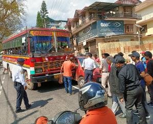 Traffic police slapped bus driver in Dharamshala