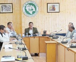 Forest officials should prepare list of dry and fallen trees: Sunder Singh Thakur