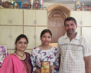  Darlaghat: Meenakshi Sharma of Ghanagughat ranked 7th in merit in commerce faculty