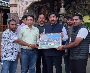 Shimla: The Deputy Chief Minister presented the head at the famous Shaktipeeth Mahasu Temple Hanol of Uttarakhand.