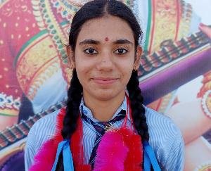  Indora: Deepali got 9th position in merit in class 10th 111