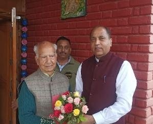 Leader of Opposition Jairam Thakur met former Chief Minister Shanta Kumar