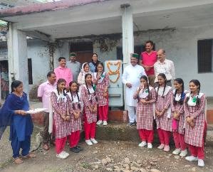  Dadasiba: Zilla Parishad Pushpa Manhas presented three water coolers