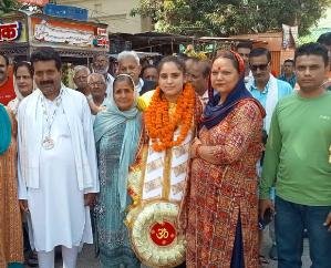 Medal winner Radhika Katoch received grand welcome on reaching Indora