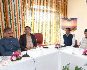 मुख्यमंत्री ने निवेशकों के साथ की वन-टू-वन बैठक 