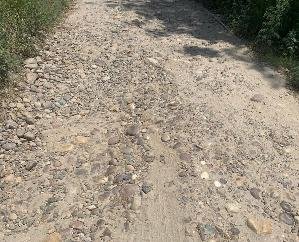 Indora: condition of Badukhar-Hajipur road is bad, road broken due to heavy vehicles