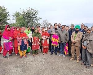 केंद्र सरकार ने देश को पिछले छह वर्षो में गिरवी रखा : रामलाल ठाकुर