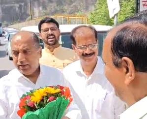 Jaisinghpur: BJP workers warmly welcomed Jairam Thakur in Alampur