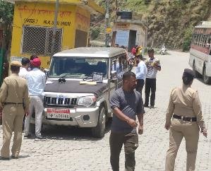 Sirmour: Traffic Magistrate cut challans of 45 vehicles in Sangrah