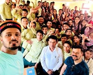 Karsog: Melody queens Honey and Doni told the nuances of music to the children