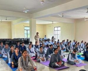  इन्दौरा : मिनर्वा कॉलेज ऑफ़ एजुकेशन में मनाया गया अन्तर्राष्ट्रीय योग दिवस 