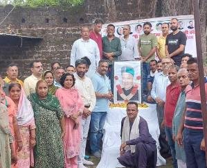 देहरा: हरिपुर में पूर्व मुख्यमंत्री स्वर्गीय वीरभद्र सिंह को दी श्रद्धांजलि 