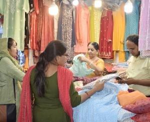 Dharamshala: Phulkari suit and Jaipuri kurti boom in shopping festival