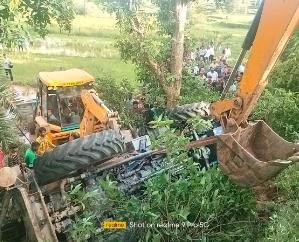 Shahpur: Borewell drilling machine rolled off the road, one killed, 2 injured in the accident