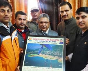 विधायक सुभाष ठाकुर ने किया अनावरण, बांटे जायेंगें दो हजार कैलेंडर