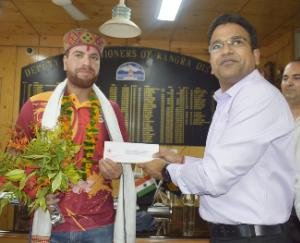 Dharamshala: DC gave assistance to para volleyball player Ajay