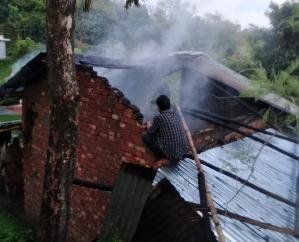 Dehra: Animal shed fire in Chalali, loss of thousands